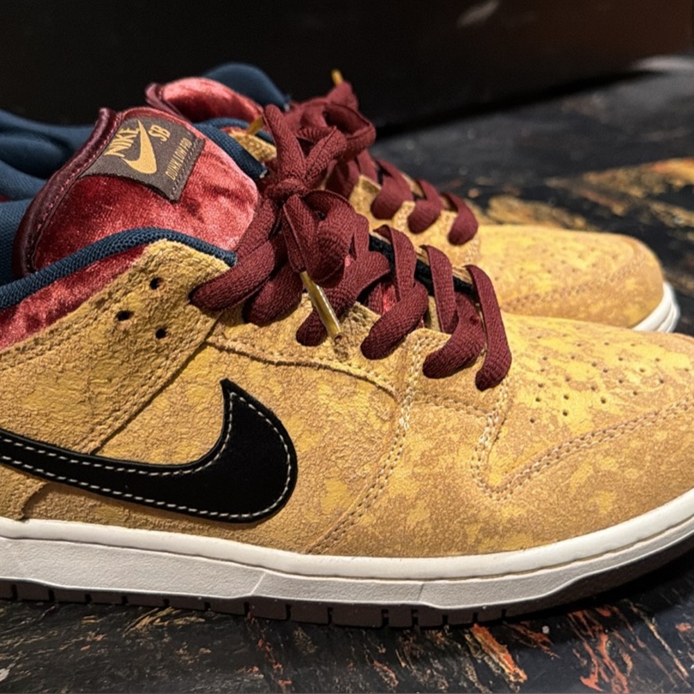 Nike Sneakers in Yellow and Burgundy